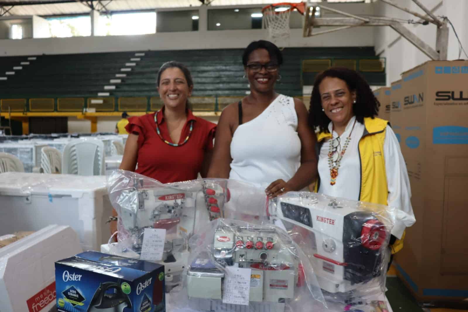 Unidad para las Víctimas entrega 300 negocios familiares en Buenaventura