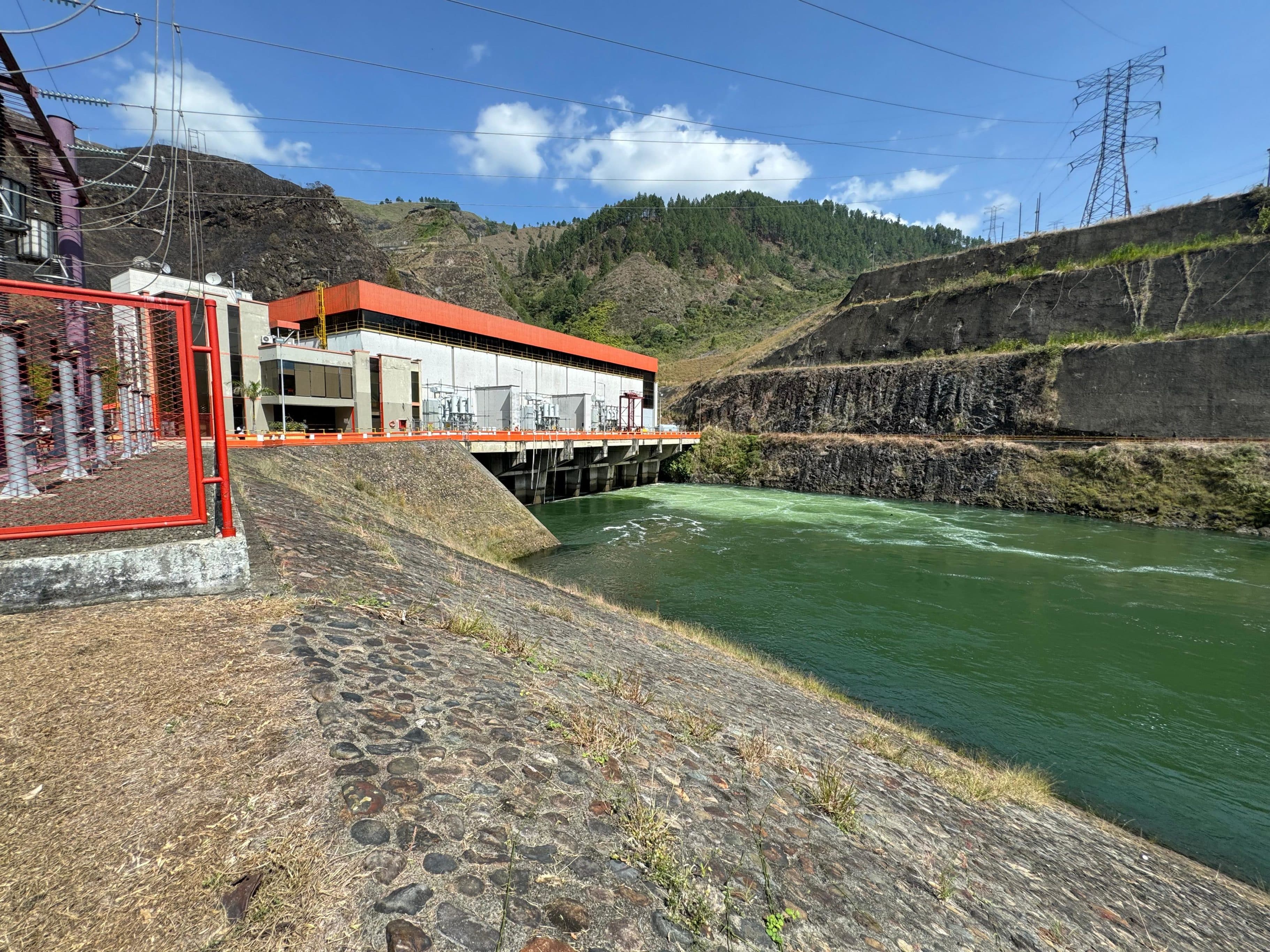 Represa Salvajina mantiene el nivel para caudal mínimo de agua