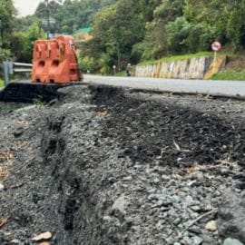 Preocupación por agrietamiento en la vía al kilómetro 18