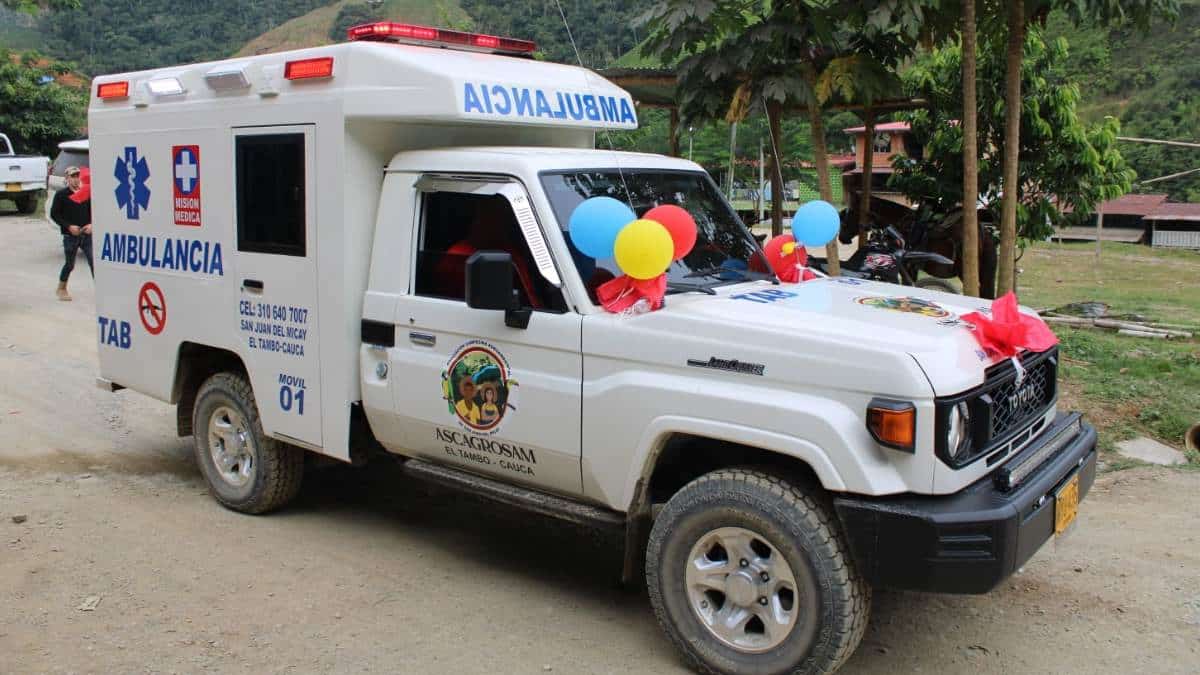 Entrega de ambulancia genera polémica por presencia de disidencias de las FARC