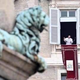 Indignación en Ucrania por invitación del papa Francisco a izar "una bandera blanca"