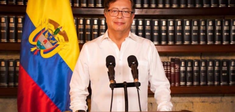 Petro responde a críticas de Maduro y afirma que "no hay izquierda cobarde"