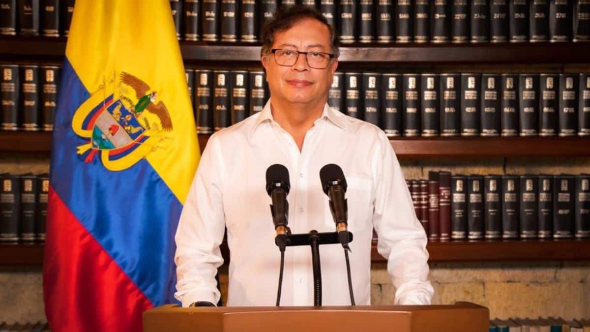 Petro responde a críticas de Maduro y afirma que "no hay izquierda cobarde"