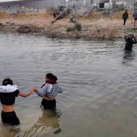La corte nuevamente bloquea la aplicación de polémica ley migratoria en Texas