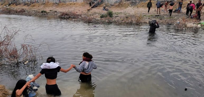 La corte nuevamente bloquea la aplicación de polémica ley migratoria en Texas