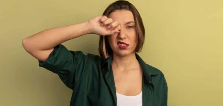 ¿Ojos rojos? Estos consejos te ayudarán a tratar la dolencia y evitar complicaciones