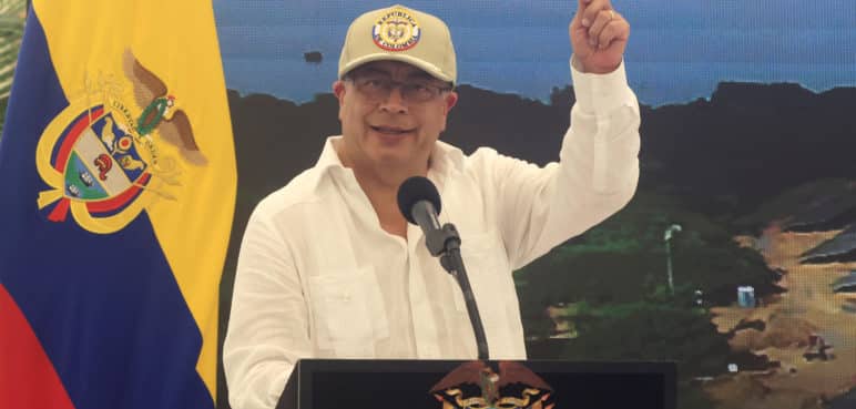 Petro le pide a Ecopetrol acelerar la producción de energías limpias
