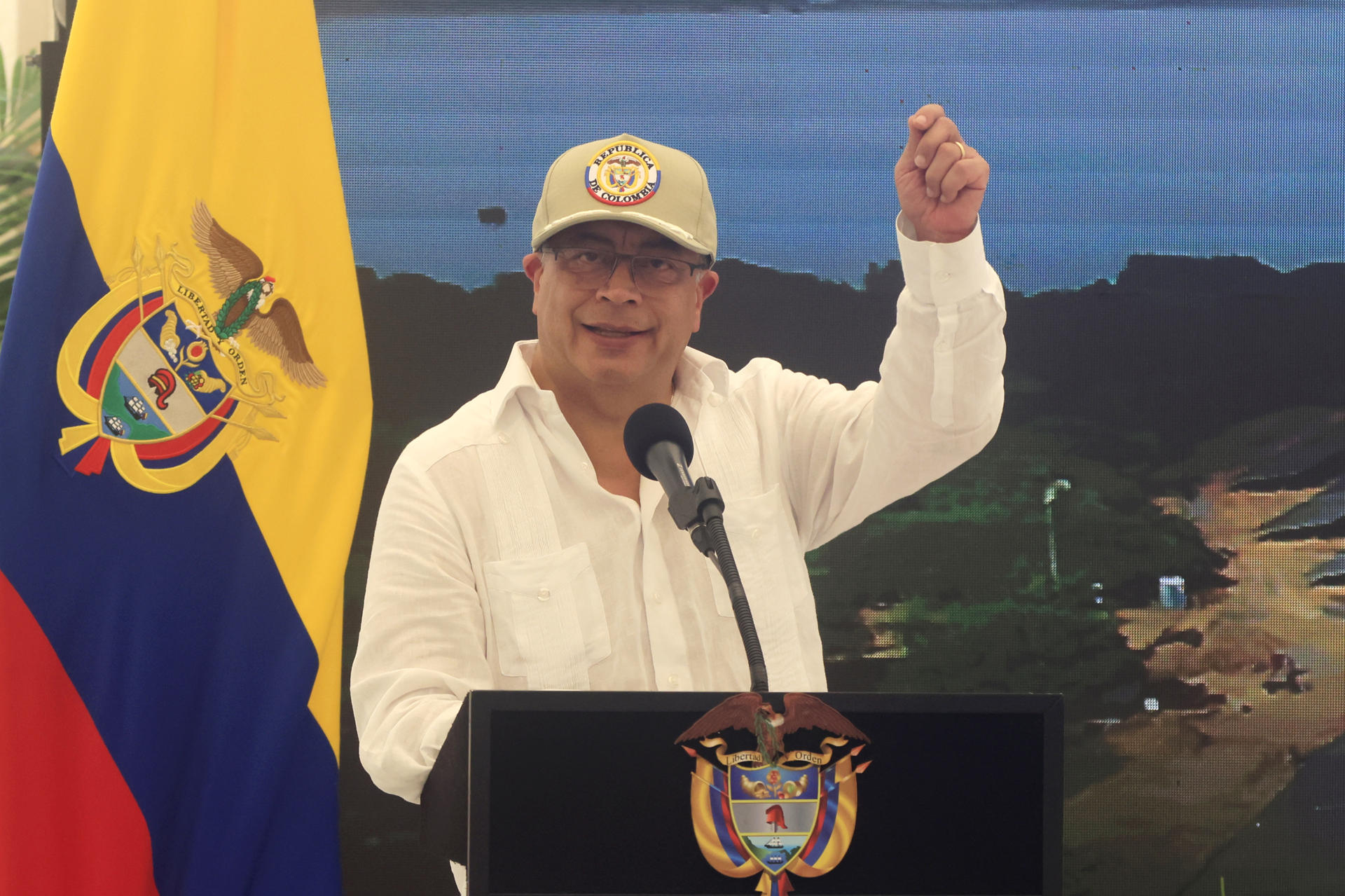 Petro le pide a Ecopetrol acelerar la producción de energías limpias