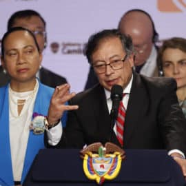 Petro defiende la intervención del Gobierno en la EPS Sanitas
