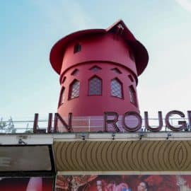 Tras 135 años de historia, el Moulin Rouge amanece sin aspas ¿qué sucedió?