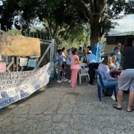Padres de familia denuncian falta de docentes en institución de Montebello en Cali