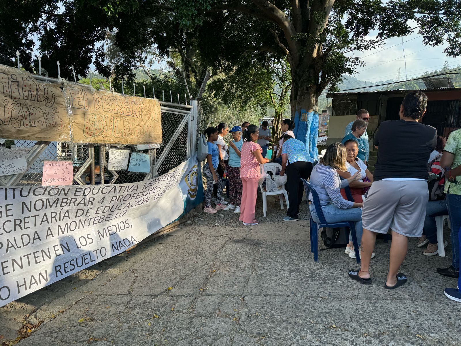Padres de familia denuncian falta de docentes en institución de Montebello en Cali