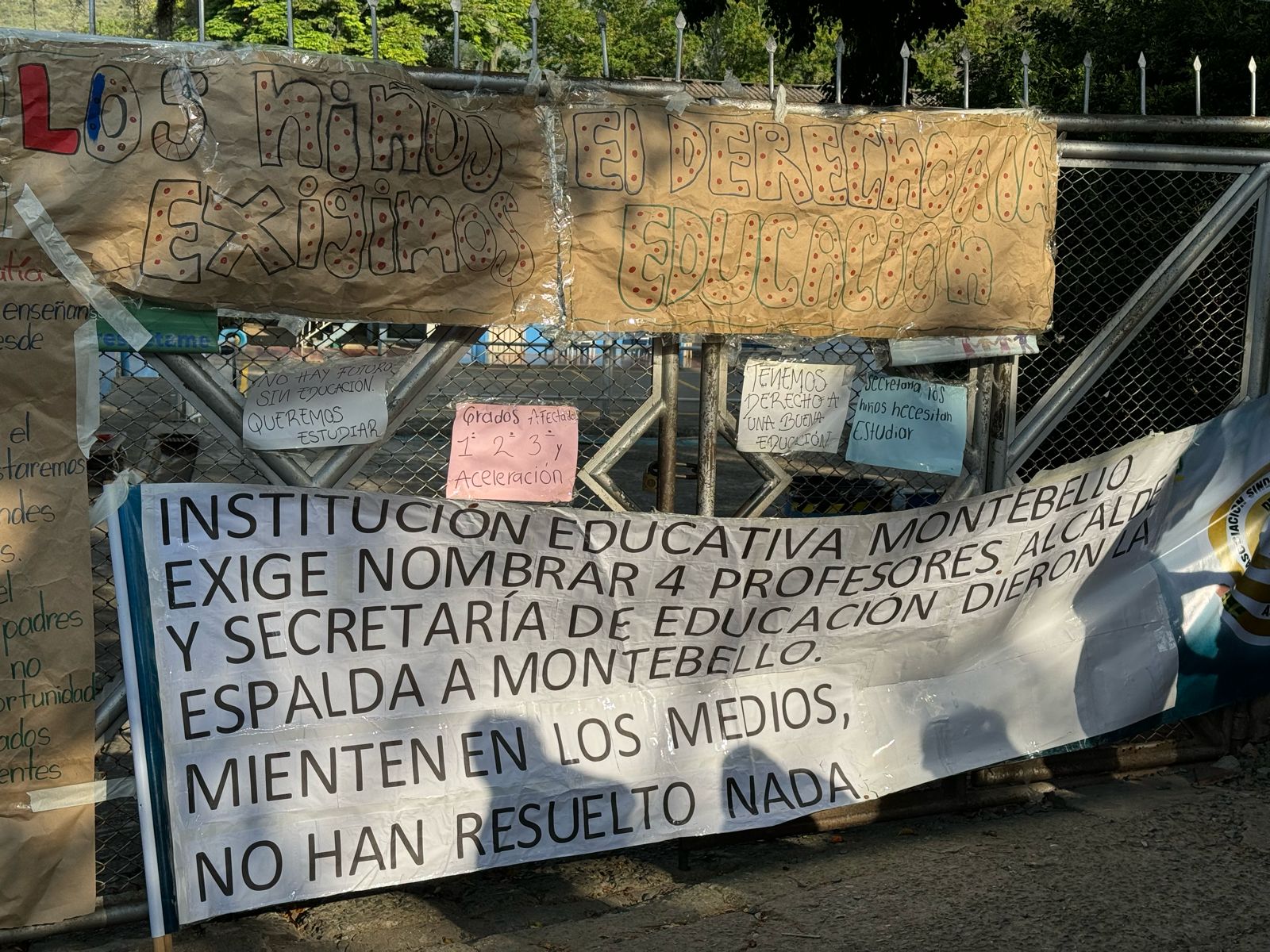 Padres de familia denuncian falta de docentes en institución de Montebello en Cali