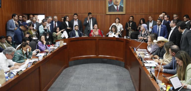 Es oficial: Se hunde reforma a la salud en comisión séptima del Senado