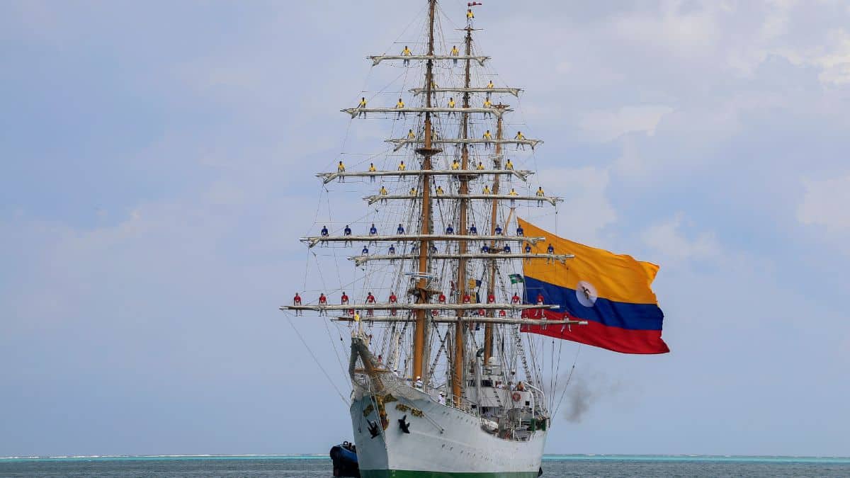 El buque escuela 'ARC Gloria' vuelve a Italia después de doce años