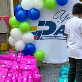 Campaña de la Policía busca dar 100 regalos a niños de Cali