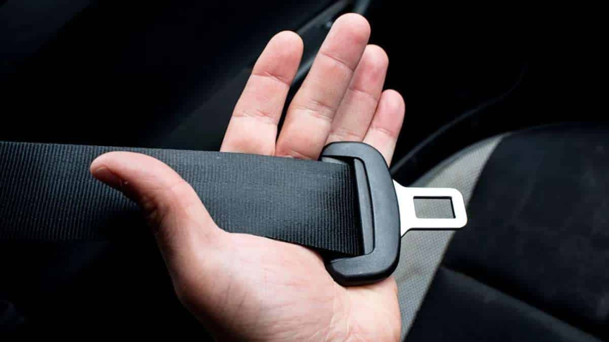 "¿Pueden multarme si uno de mis pasajeros no tiene el cinturón de seguridad?"