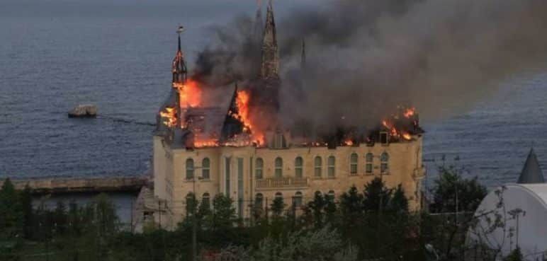 ¡Atención! Se incendió el 'castillo de Harry Potter'; se trataría de un ataque ruso