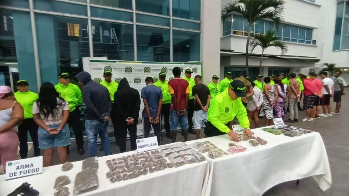 Trabajadores del hospital Departamental Mario Correa Rengifo protestan por falta de pago