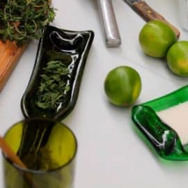 La empresa caleña que transforma las botellas de plástico en vasos y bandejas