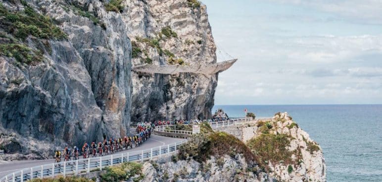 Giro de Italia: Desgaste y caídas para los colombianos en la cuarta etapa