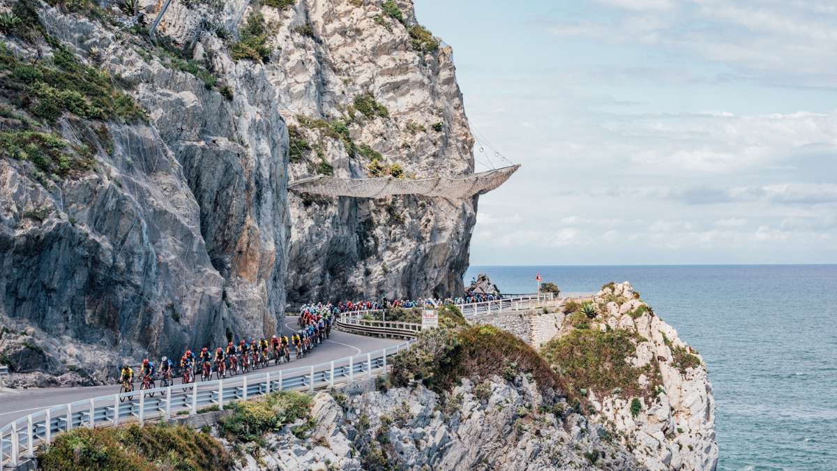 Giro de Italia: Desgaste y caídas para los colombianos en la cuarta etapa
