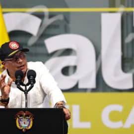Petro no descarta implementar sus polémicas reformas sociales a través de decreto