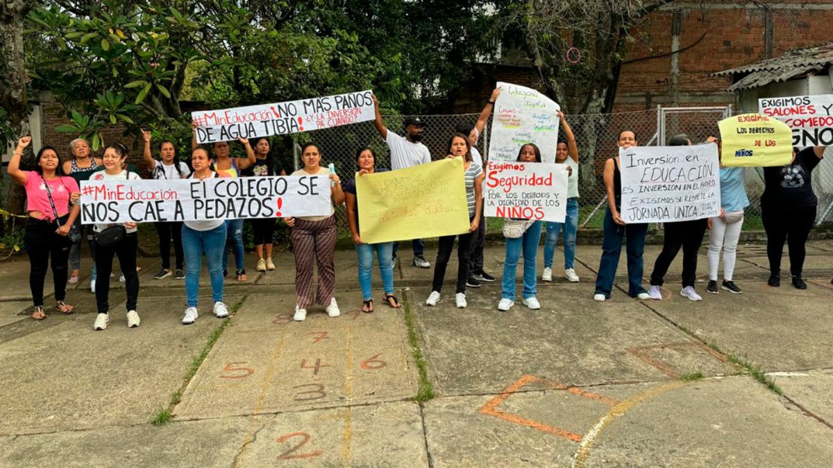 ¿Se debe prohibir el uso de celulares en los colegios de Cali?