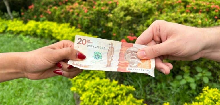¿Cobrarle cuota a su pareja? Experta analiza curiosa propuesta de influencer