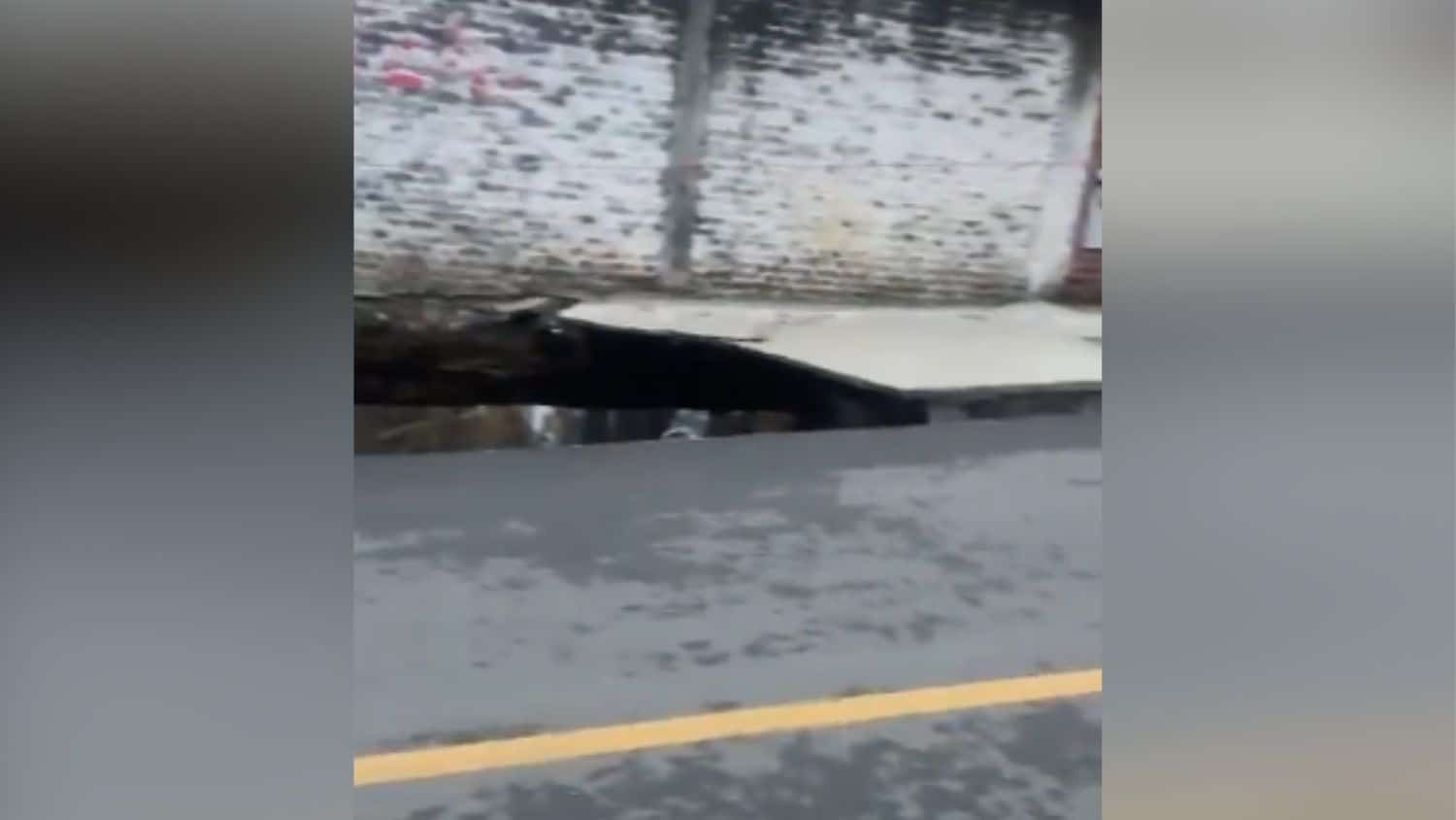 Por fuertes lluvias, se agrava hundimiento en vía del norte de Cali