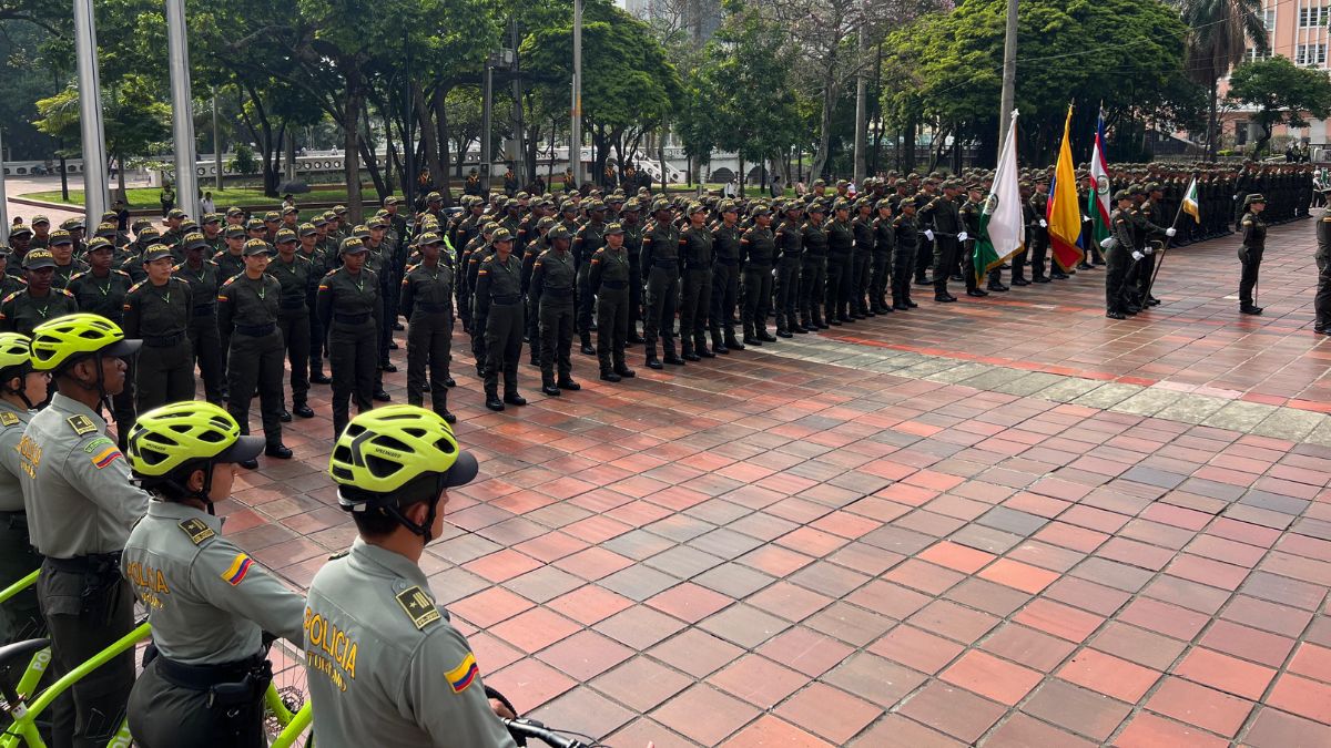 Ciudadanos denuncian inseguridad por 'cambuches' en separadores viales de Cali